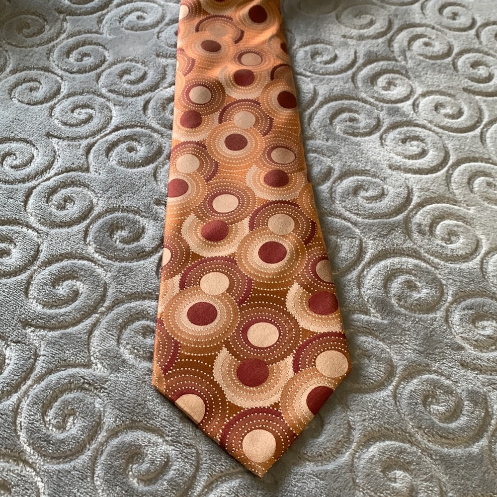 Necktie, 4” wide, orange circles pattern